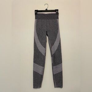Victoria's Secret Pink Seamless Leggings in Gray/Purple Size SMALL